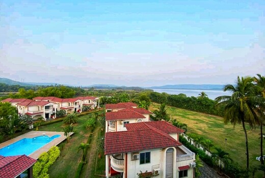 River-view Apartment | Pool & Restaurant