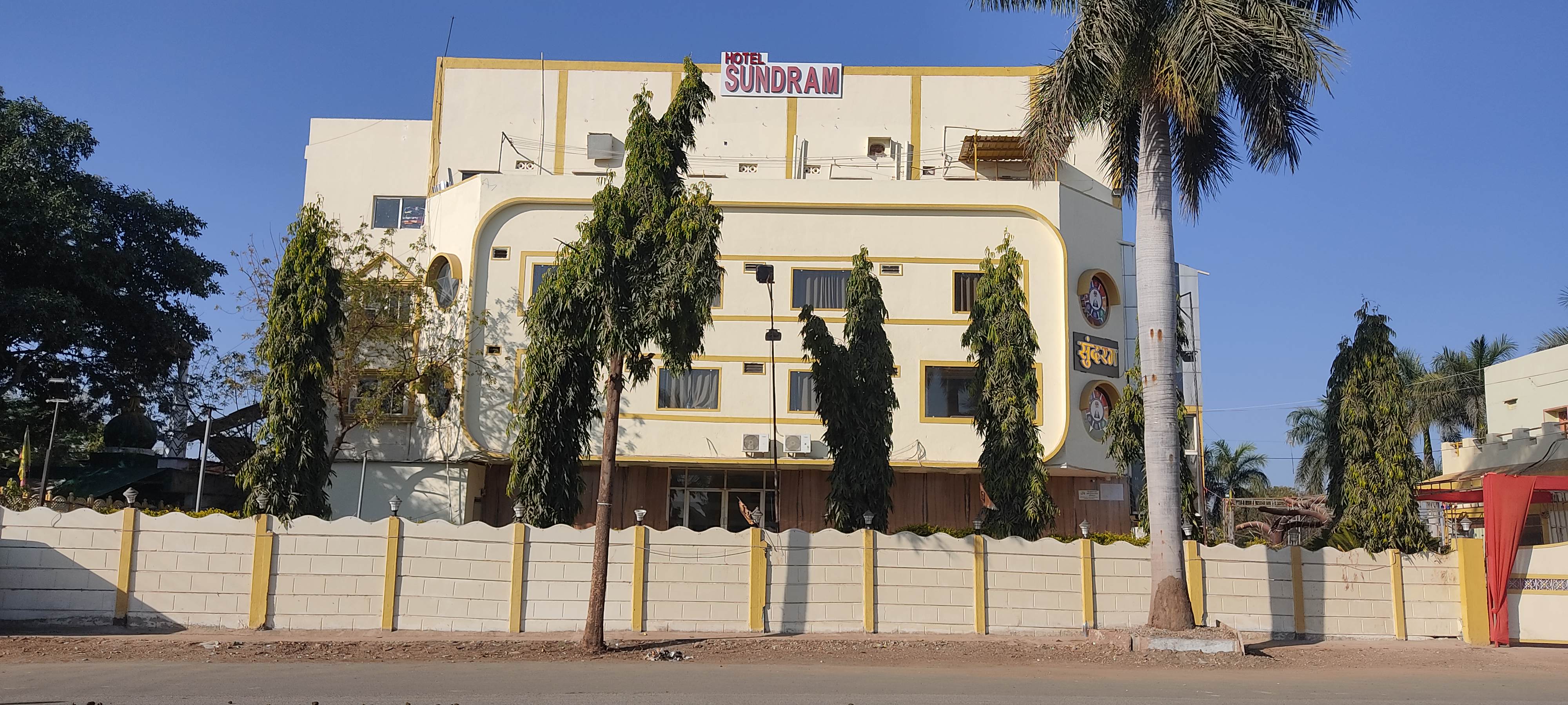 Hotel Sundram & Marriage Resort