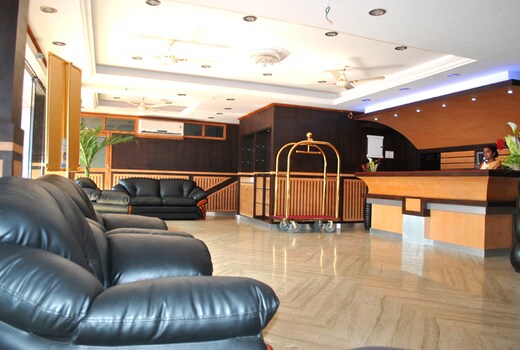 Grasshopper Hotel Grand E Muscat