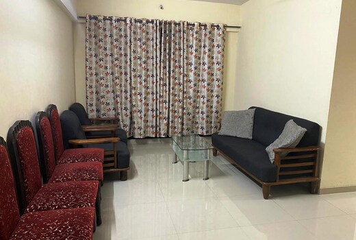 Aarya Stays- Huugee 3BHK with Parking