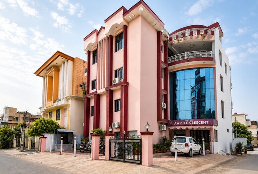 Hotel Aarjee Crescent