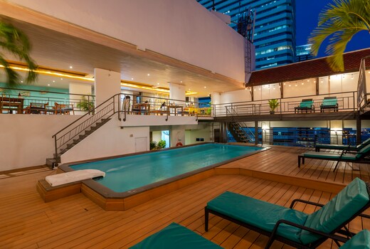Pinnacle Lumpini Park Hotel