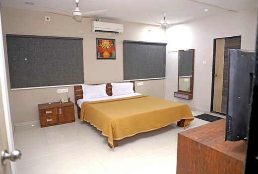 RICHAS HOTEL & RESTAURANT