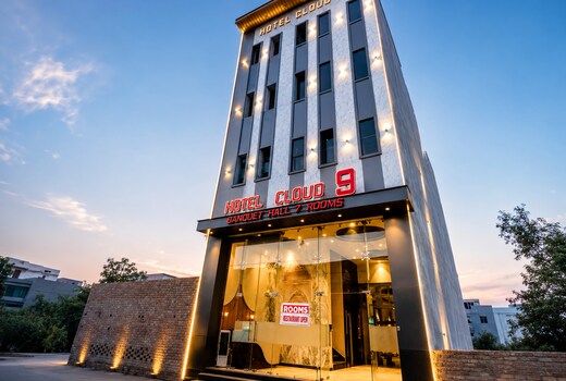 Hotel Cloud 9