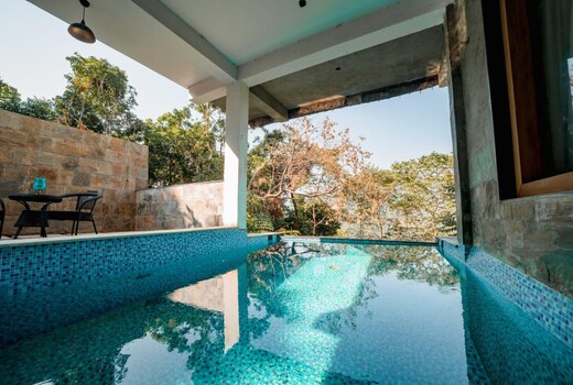 Villa with pool- By Vigok Estate
