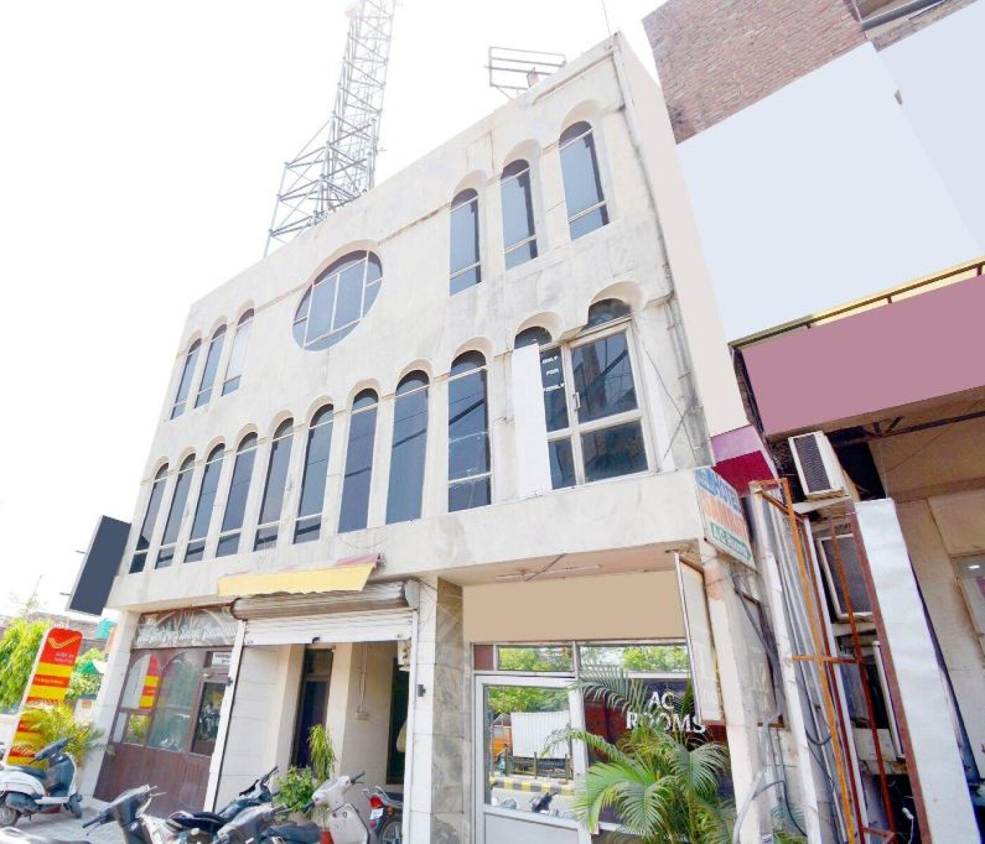HOTEL SAMRAT