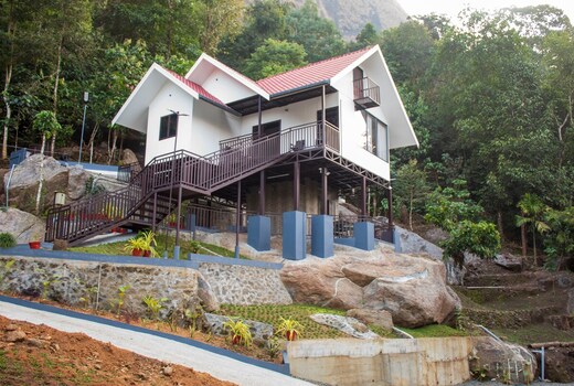 Golden Oriole Homestay Adimaly Munnar