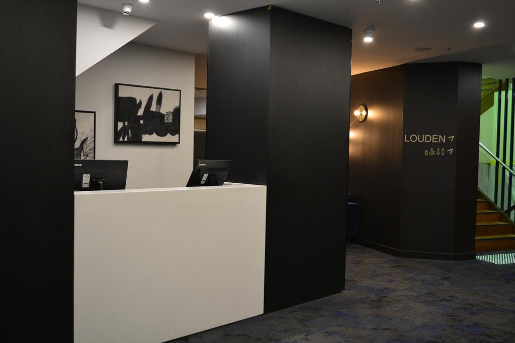 ibis Styles Paris Magenta