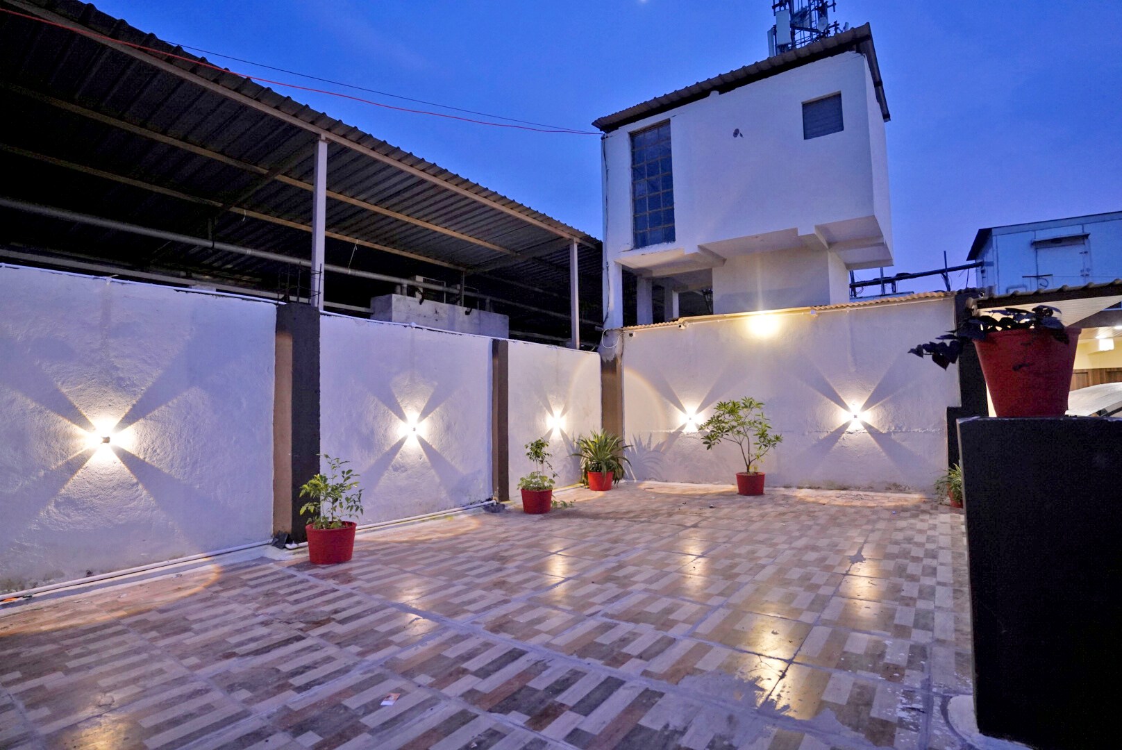 Hotel mahakal Kanak