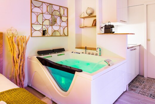 Love room - 2P with Jacuzzi