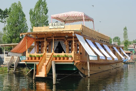 Houseboat New Raisine
