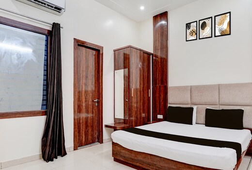 Hotel O Mohan Palace