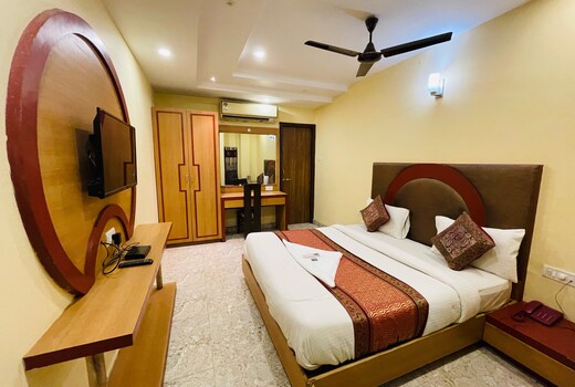 HOTEL AUGUSTO