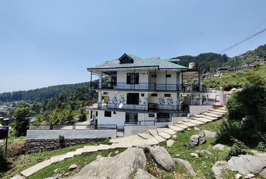 Young Monk Hostel & Cafe Dharamkot