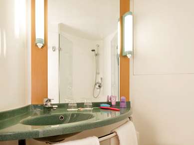 ibis Cardiff