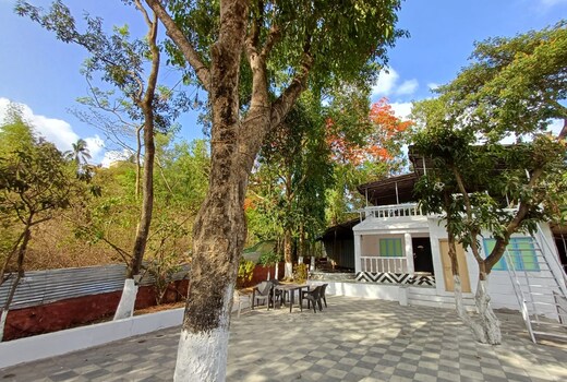 Whitehouse villa