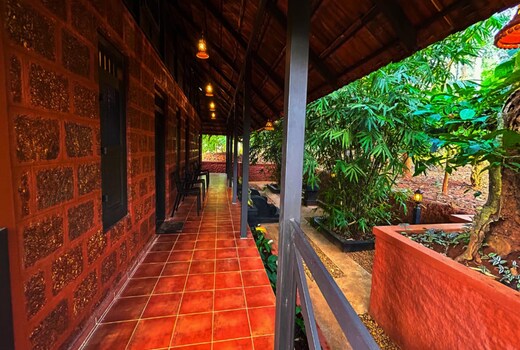 Greens Tree House and Wood House