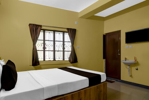 Hotel O J J Lodge