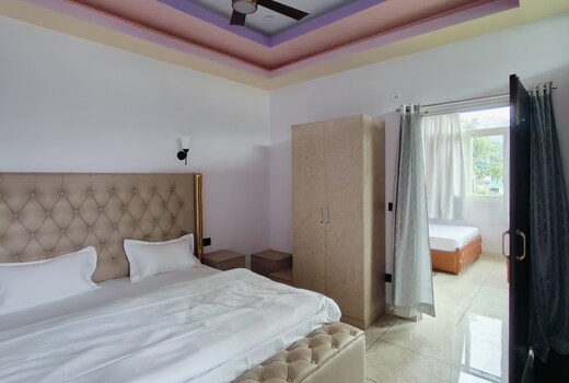 Hotel Narendra Palace