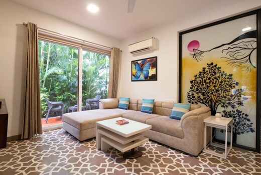 Luxury 1bhk with pool & private garden