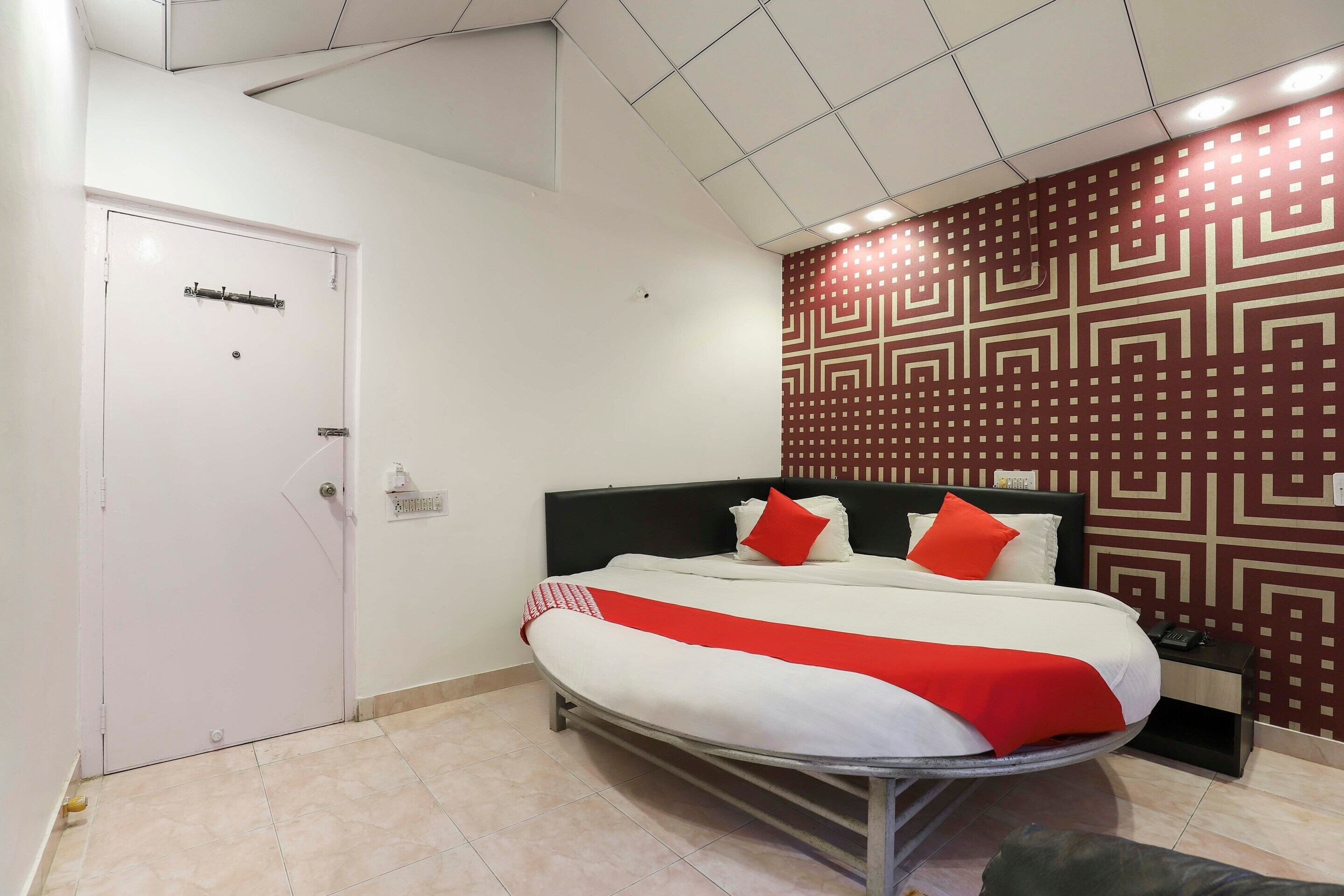 Hotel O Nova Dumas Homestay