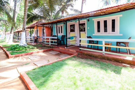 Palmco Beach Huts| Beachfront Rooms & Bar