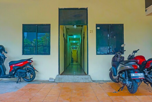 OYO 92285 Penginapan 21