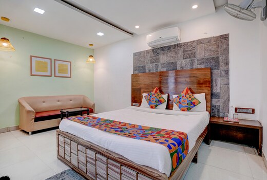 FabHotel Vardhan House I - Nr. Baner Hills