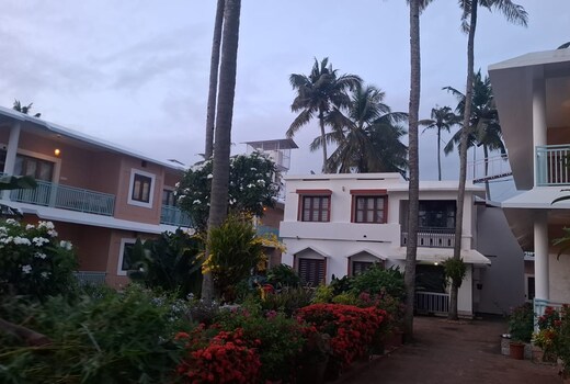 Hillview Beach Resort