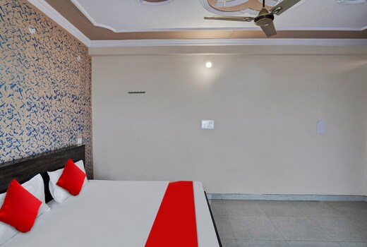 Hotel O Raj