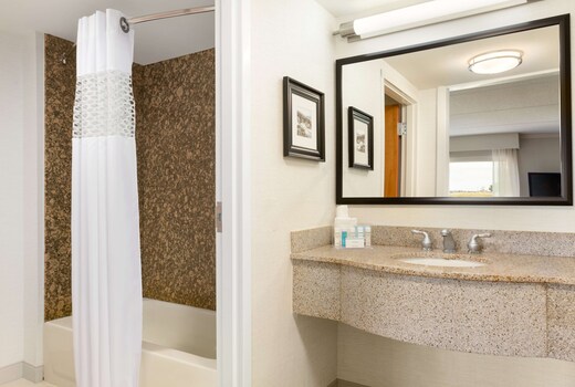 Hampton Inn & Suites Manchester Bedford