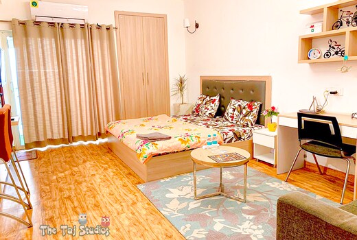 The Taj Studios-Top Place for Couple Friendly Stay
