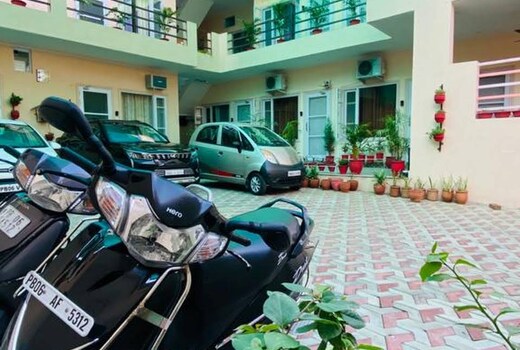 saini guest house