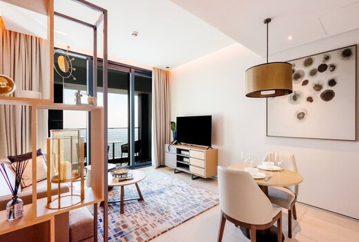 ELIVAAS Curated Stunning 1BR with Marina View And Beach Access