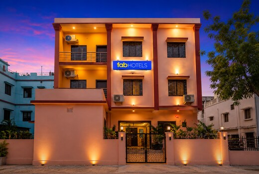 FabHotel Aditya Guest House 3