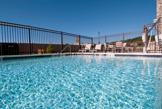 Holiday Inn Express & Suites JOHNSTOWN