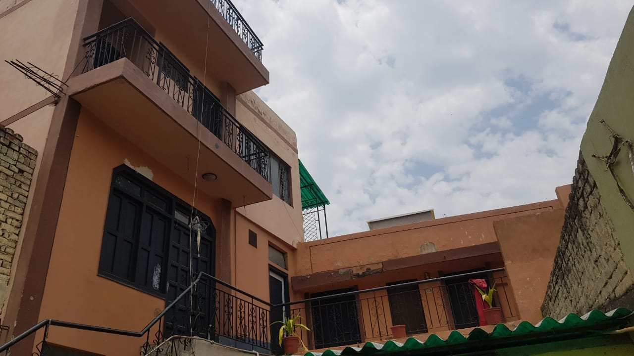 Narain Niketan apartments