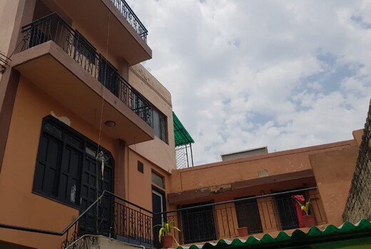 Narain Niketan apartments
