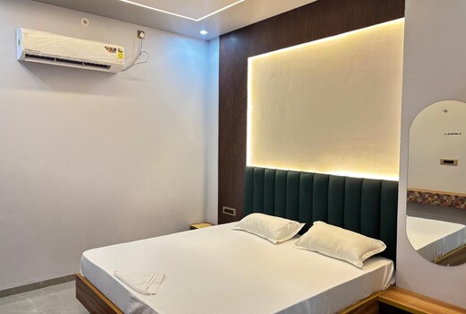 Hotel Prabhat Palace