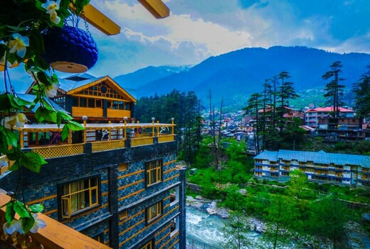 Whispering Valley Resort, River Side The Mall Road