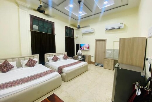 Handpicked Aashiyana Park Street||Luxury Stay||25C