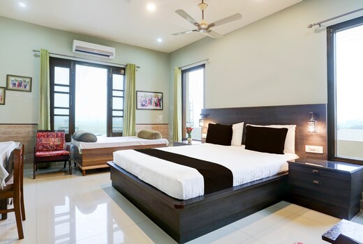 Hotel O Himmat House