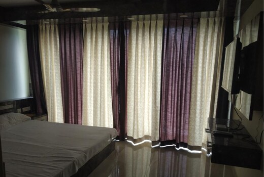 Hotel Highwayinn