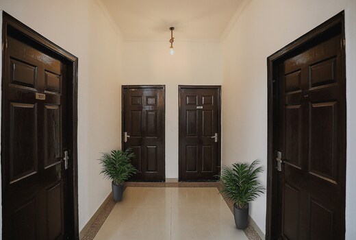 Collection O Metro Inn Homes Near Iskcon Temple Noida