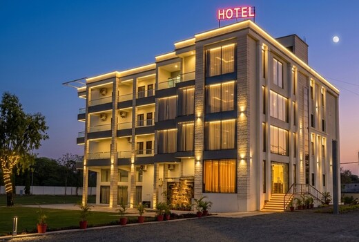 Hotel & Resort Shrestha Paradise