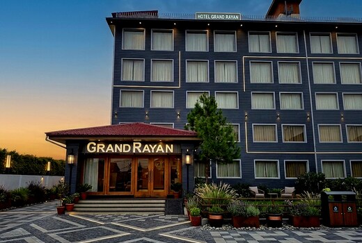Hotel Grand Rayan (Nearby Railway and Airport)