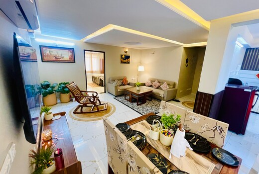 AIRPORT SKYHIGH LUXURIA APARTMENT