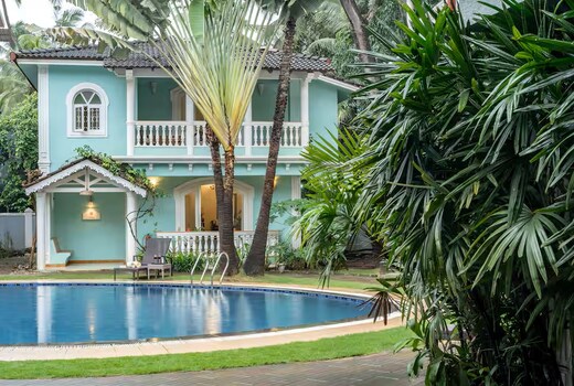 3BHK Bridgerton villa w/pool| 8mins from Calangute by Savera Stays