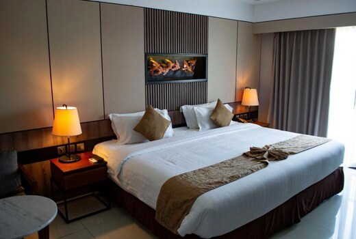 Hotel The Season