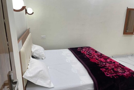 Hotel O Heaven Inn Guest House & Restro
